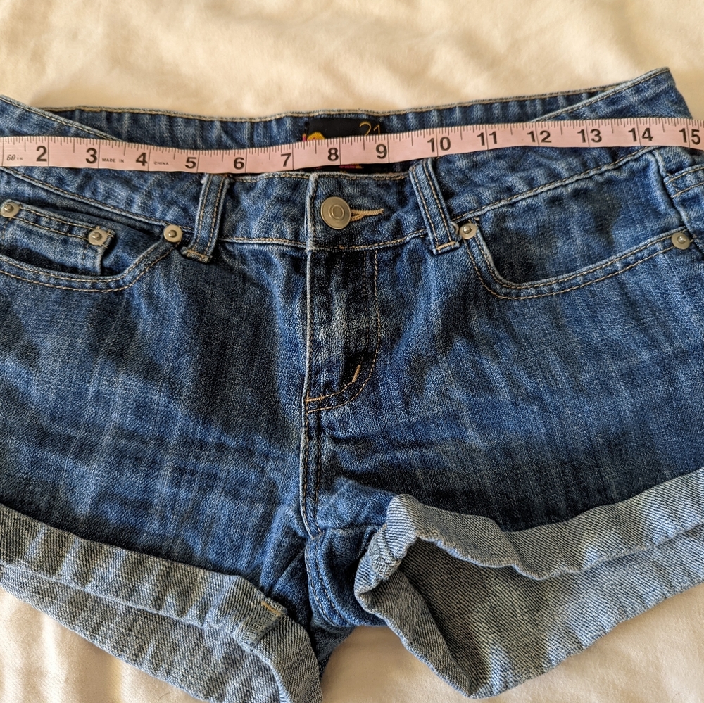 Cuffed jean shorts size 26